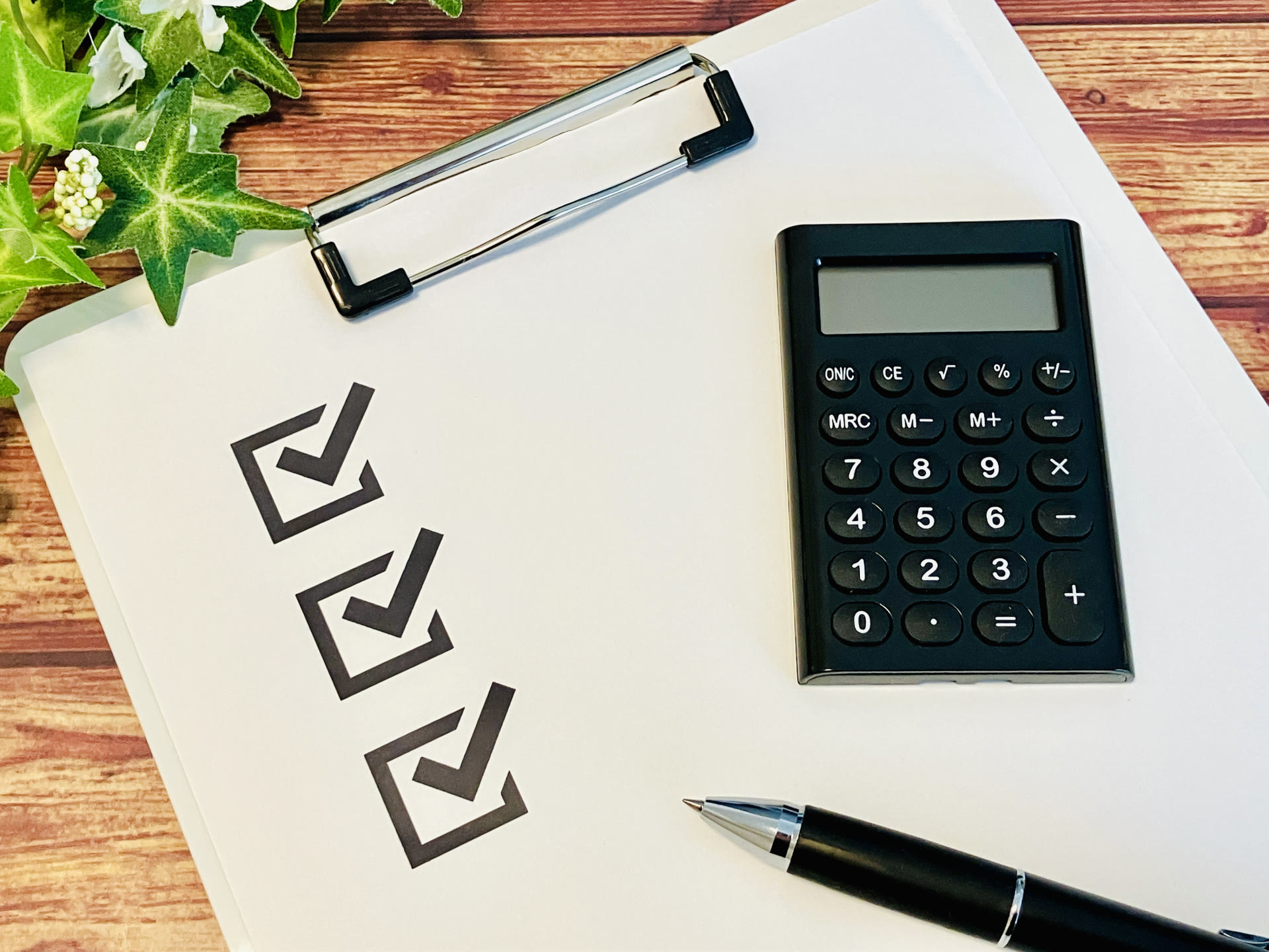 iDeCoの掛金と家計を確認するイメージ
